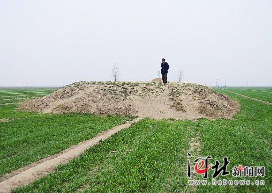 河北一汉代封土古墓遭盗挖六间墓室空荡无物