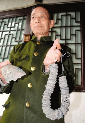 四川泸州发现战国古墓一块楠木棺木得8人抬(3)