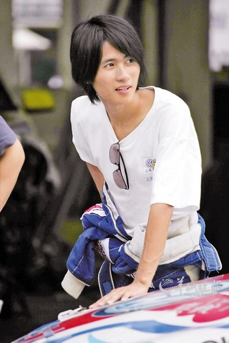 网友微博威胁韩寒律师称若情节严重可拘留十日