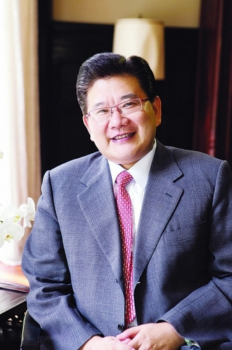 曹可凡《悲欢自酬》新版问世揭秘文人间的恩怨