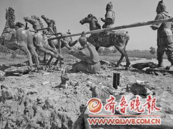 山东秦皇台景区免费开放后秦始皇像被盗走(图)