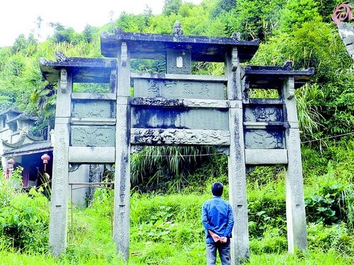 福州罗源清代烈女牌坊险被盗四块坊石被拆下