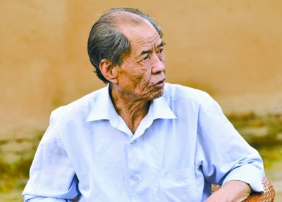 陈忠实谈《白鹿原》:膝盖上写出50万字初稿