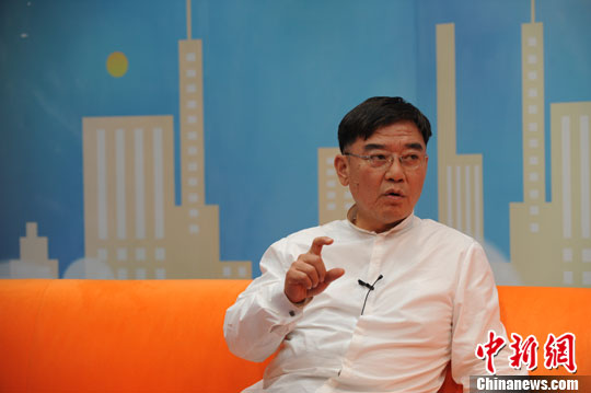 李立群称相声是方言文化传统相同才能有共鸣