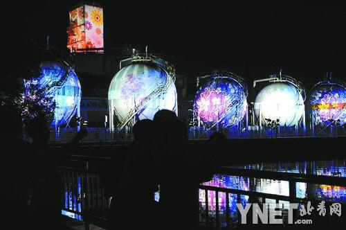 文化创新点亮首钢灯光节冷却水池上放映水幕电影