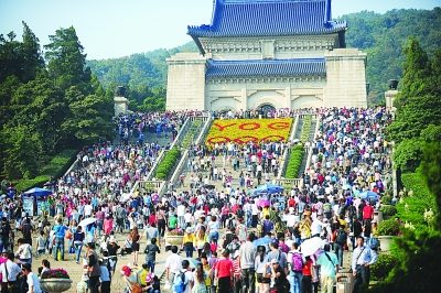 5天接待近百万人创新高中山陵控制入园人数