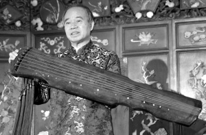 制琴世家造名贵唐古琴估价4亿被认为夸张(图)
