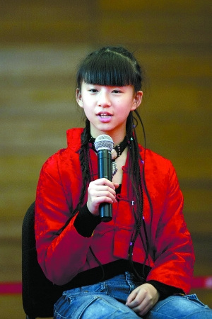 《孔雀》中连转3000多圈彩旗或成杨丽萍接班人