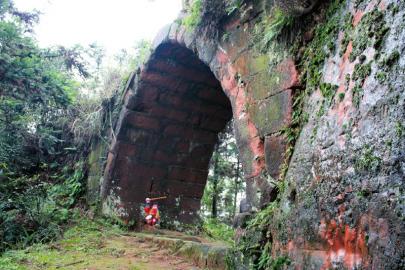 石达开曾驻扎四川龙峰山城墙用贝壳糯米搭砌