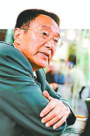 张贤亮笑对“包养情人”传闻:觉得像黄色小说(图)
