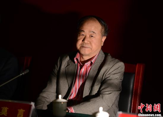 莫言作品在十八大代表团驻地热销成闲聊话题