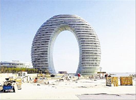 在建七星级酒店走红网络酷似竖起来的马桶盖(图)