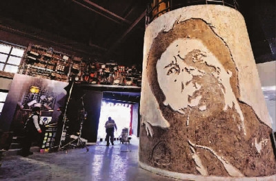 成龙电影艺术馆落户上海展品7个集装箱才能装下
