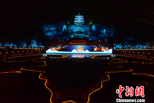 3000支灯光点亮颐和园千名观众倒计时迎新年