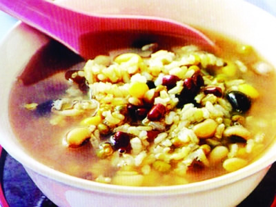 腊八粥风俗始于宋代合家团聚熬粥祭祀祖先(图)