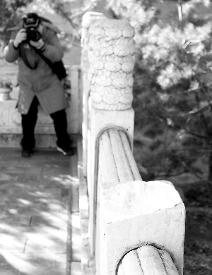 专家称颐和园丢失柱头非文物凿下仅需半小时