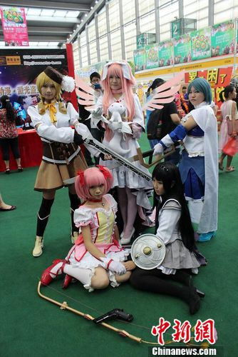 ���ڶ����ڿ�Ļ������Cosplay���Ͷ��أ�ͼ��