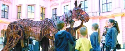 ���ֿ�չ������ݳ�ҹ���һҹ����2.3���ˣ�ͼ��