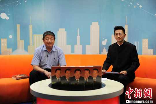 朱镕基出书要求“尊重原貌”每篇文章都要过(图)