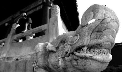 天坛螭首遭人“蛀牙”牙齿上被打“×”(图)