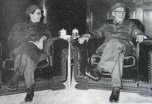 康生轻松帮江青度难关:建国前夕不让贺子珍进京