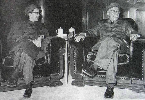 康生轻松帮江青度难关:建国前夕不让贺子珍进京