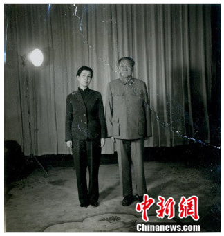 江青摄影作品庐山仙人洞34万拍出为估价17倍4