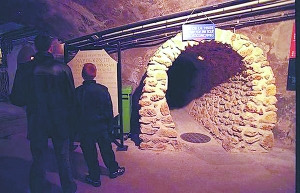 ����һ�����չʾ����ĹѨ����ˮ����ͼ����3��