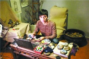 重庆小伙擅长在鹅卵石上画猫“石头猫”网上热卖