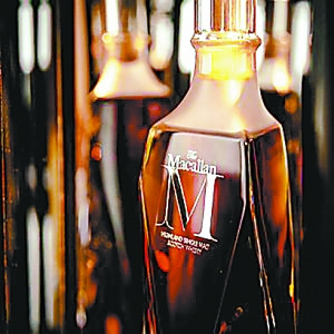 一瓶威士忌拍出62.82万美元高价(图)