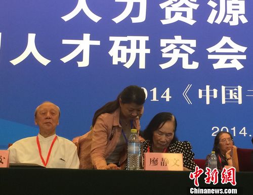 ���й��黭�˲ŷ�չ���ֻᡱ�ٰ��챯����˳�ϯ