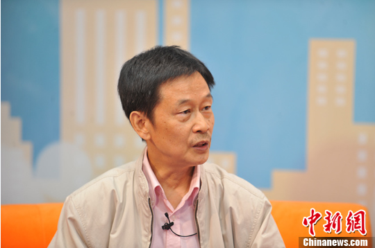 “争议诗人”周啸天回应口语化质疑:关键在妙