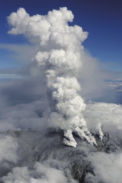 日本中部火山突喷发致一人遇难