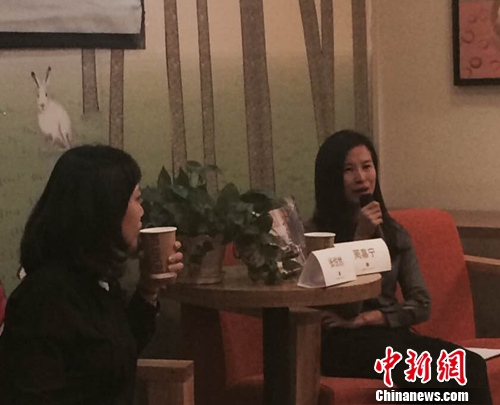 张悦然为周嘉宁新书助阵:我是她办活动标准道具
