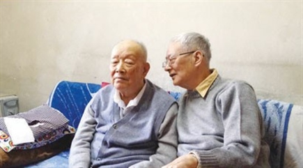 儿子谈周有光:他退休只是把办公桌移到了家里(图)