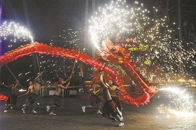北京上演非遗“铁水流星”已有近千年历史(图)