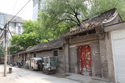 俞平伯故居西院大门坚闭东院住人家400年古槐健在