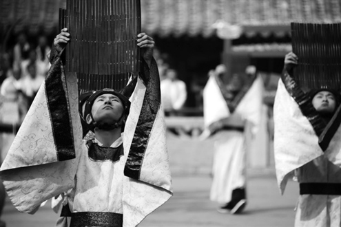 乙未年祭孔大典在曲阜举行山东省委副书记恭读祭文