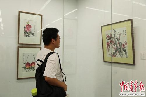 12��Ů�����й��ִ���ѧ�ݾٰ���˻�չ