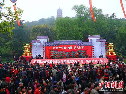 数十万海内外游人争睹无锡惠山庙会活态"非遗"——中新网