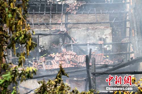 �人һ�Ͼ���¥ͻ�����������Ա����