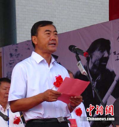 新疆民丰纪念昆仑山引水工程建成四十周年图