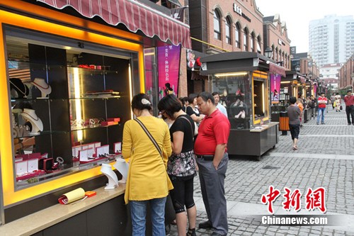 ͼ���ֶ����Ͼ�·����ɫ��ҵ�ְ����Ϻ������