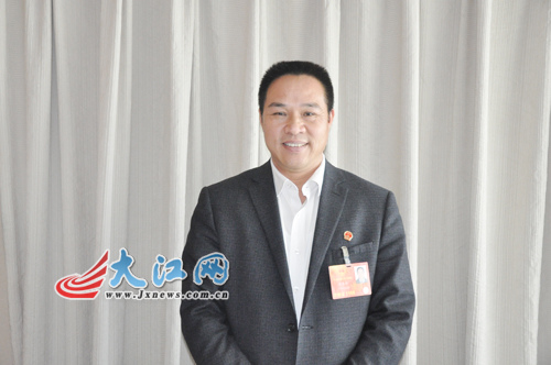 人大代表黄长林:民办幼儿园老师应与公办同等待遇