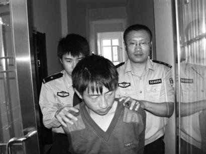 28岁小伙为给母亲出气连杀两邻居逃进深山(图)