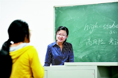 美国四所一流大学齐邀中国听障女孩读博(图)