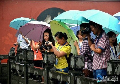 ý���м�����̤����Ȫ�л����չ��ͼ��