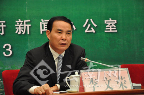 昆明市长称对所发的每一条微博负责经常读网友评论