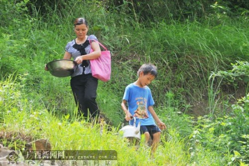 乡村女教师扎根偏僻山村28载“化缘”建起教学楼