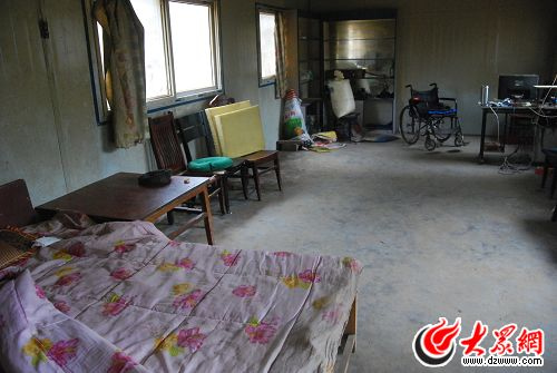 冀中星居室曝光:电脑成为他多年维权的工具(图)